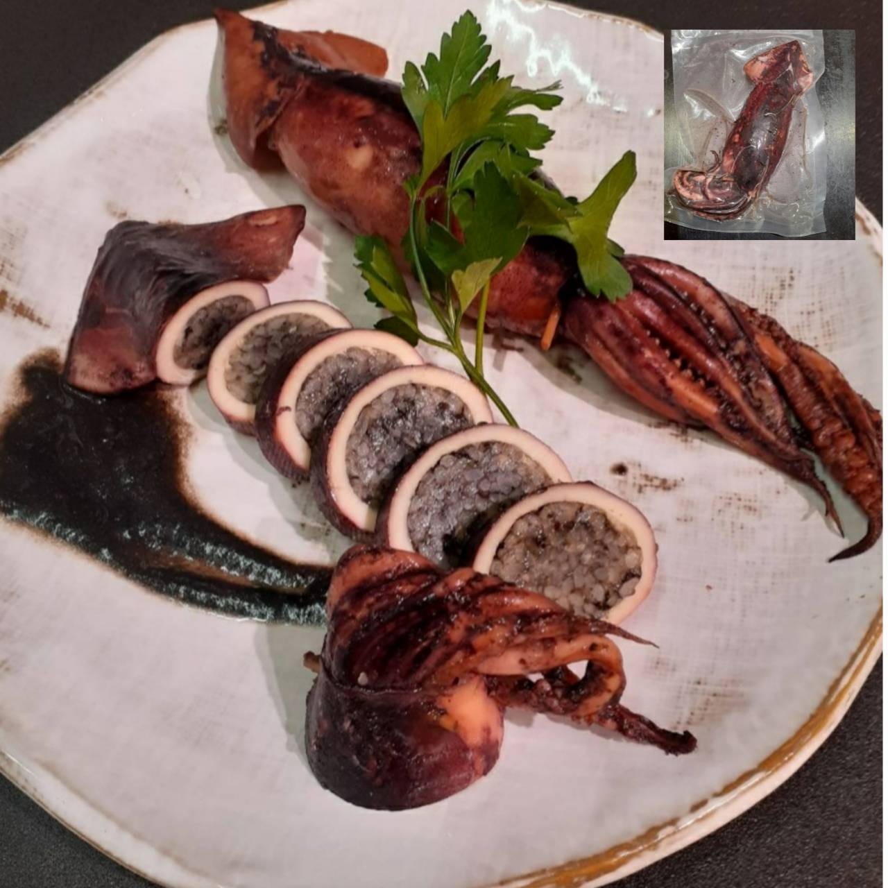 魚屋が作ったもっちりイカ飯　『イカ墨味』