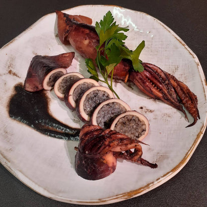 魚屋が作ったもっちりイカ飯　『イカ墨味』